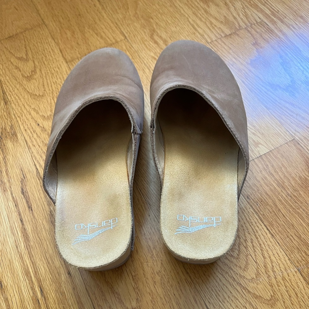 Dansko Women's Suede Tan Slip-On clogs